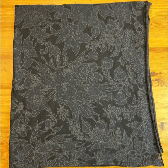 Infinity Scarf - Picture 1 of 3